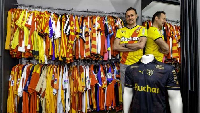 Un collectionneur avec plus de 400 maillots du RC Lens