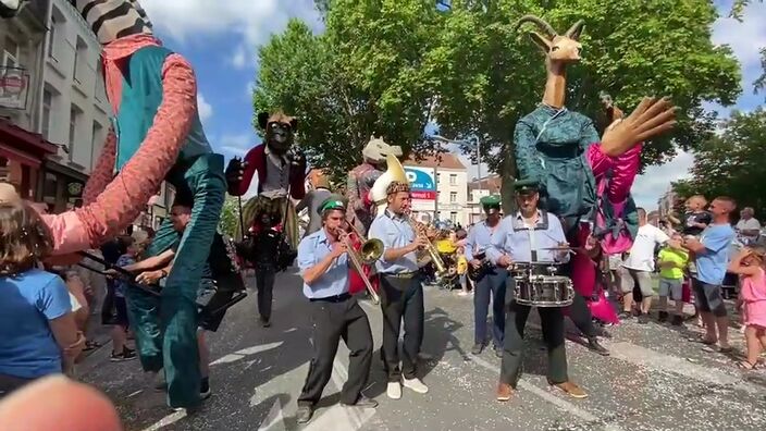 Douai : au cœur du grand cortège des fêtes de Gayant