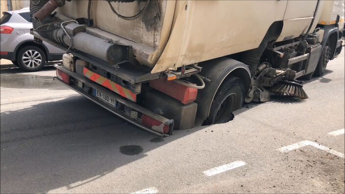 Un camion piégé dans le bitume d'une rue du centre de Saint-Omer