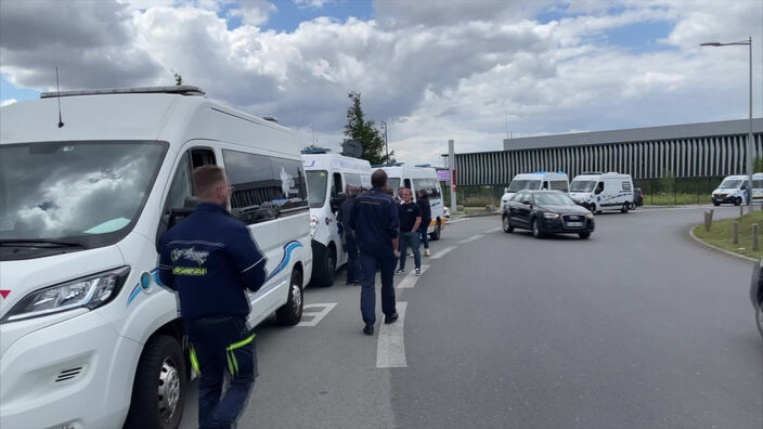 Les ambulanciers de la Somme se rassemblent au CHU d'Amiens