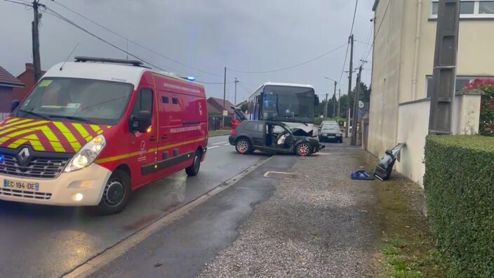 Accident entre un car scolaire et une voiture à Saint-Rémy du Nord