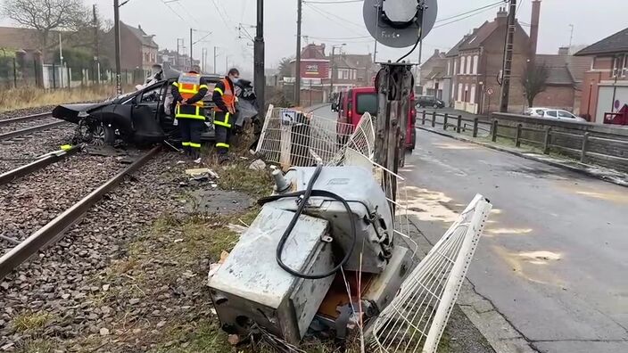 Brebières : une voiture heurtée par un train, le trafic ferroviaire interrompu