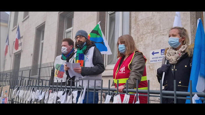 A Boulogne-sur-Mer, Calais et Dunkerque, des centaines d'enseignants manifestent