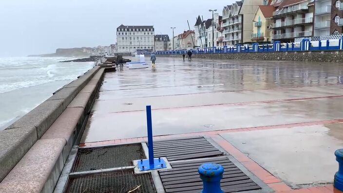 À Wimereux, on attache les bateaux au club de voile avant l’arrivée de la tempête