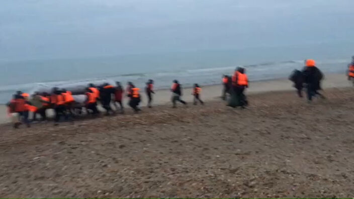 Impressionnants départs de migrants ce jeudi à Wimereux