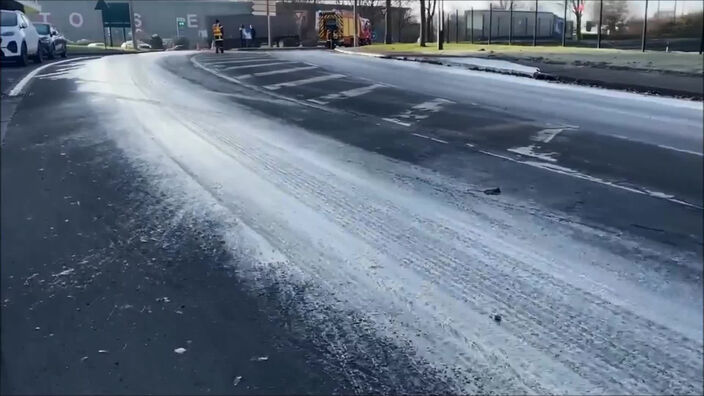 Entre Arras et Saint-Laurent-Blangy, un camion perd 5 000 litres d'eau savonneuse