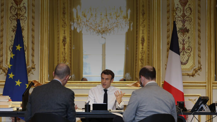 Covid : Emmanuel Macron confiant pour la levée des restrictions 