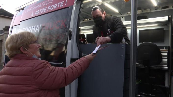 L'informatruck : Un camion-atelier qui répare les ordinateurs dans l'Oise