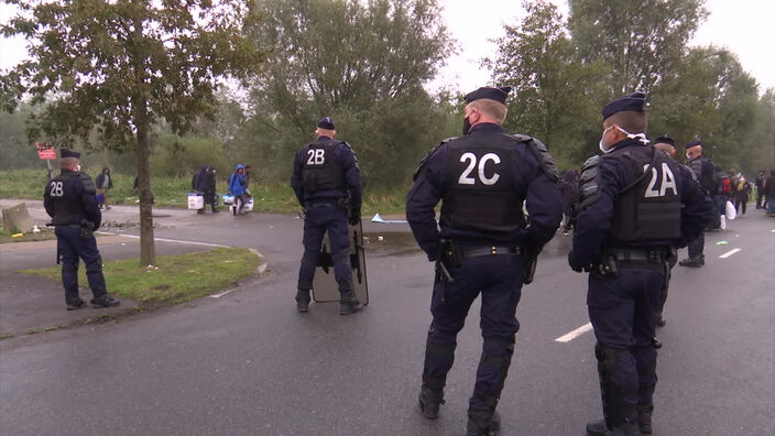 Images :  Démantèlement d'un camp de migrants à Calais