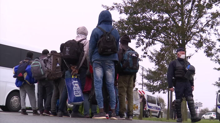 Démantèlement d'un camp de migrants à Calais