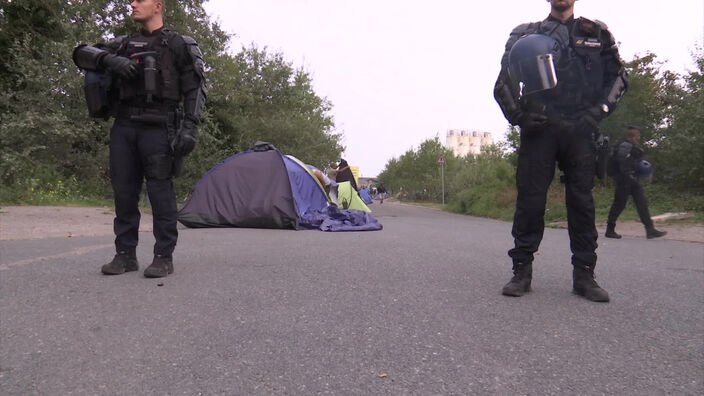 Calais : déplacement d'un camp de migrants