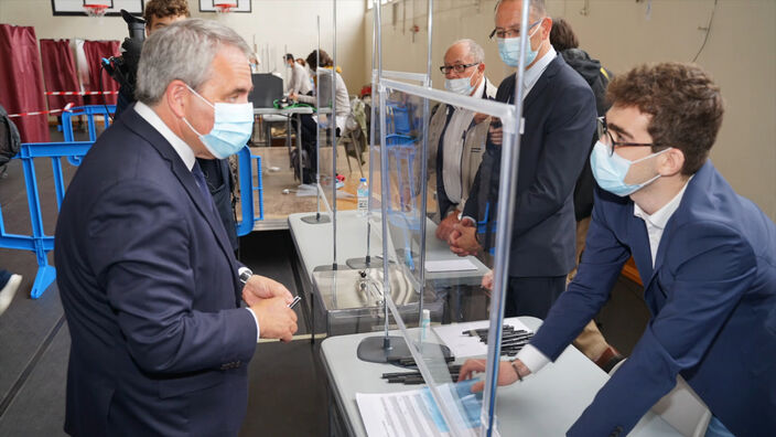 Xavier Bertrand a voté à Saint-Quentin pour le second tour des élections régionales