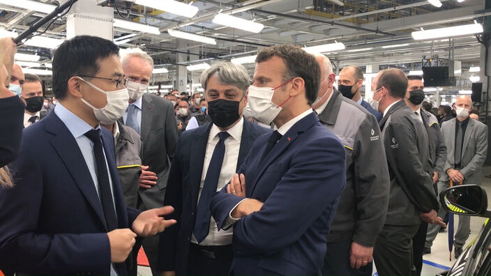 A Douai, le président Emmanuel Macron officialise la création d'une usine de batteries électriques : un millier d'emplois à la clé