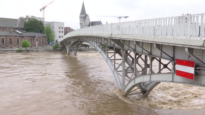 Place à la solidarité après les inondations dans la ville de Liège