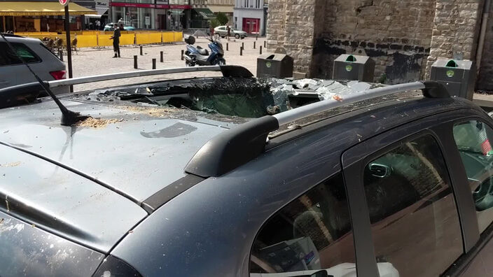 Le contenu d'une benne à ordure finit sur le toit d'une voiture à Boulogne