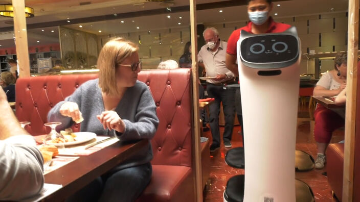 Des robots-serveurs dans un restaurant près d'Amiens...