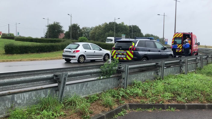  Tilques: une voiture percute un motard sur le rond-point de la D943