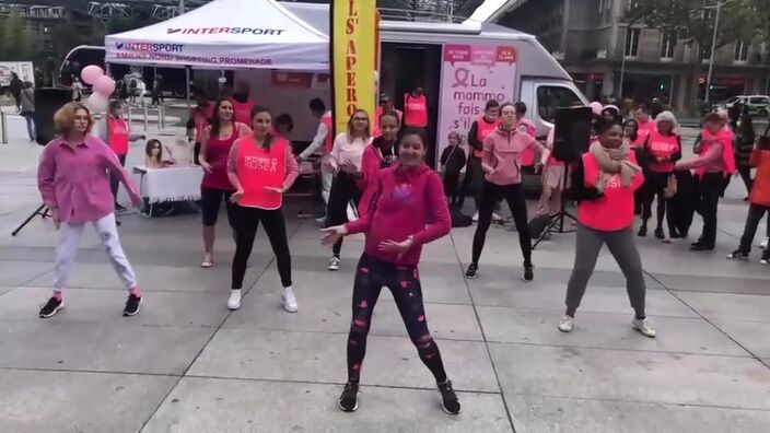 Octobre rose, à Amiens, souligné par une flash mob