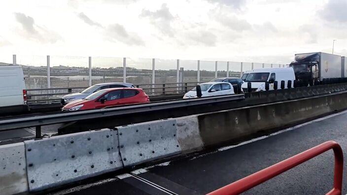 A Coquelles, les pêcheurs en colère bloquent l'Eurotunnel