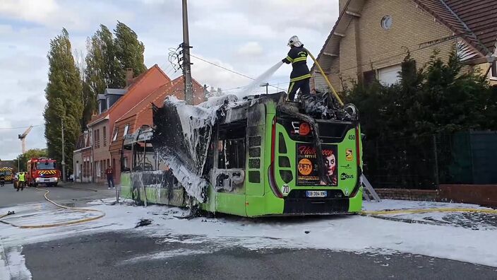 Cappelle-la-Grande : un bus prend feu, les passagers évacués