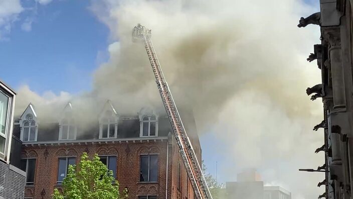 Lille : les images impressionnantes de l’incendie d’un bâtiment de la catho