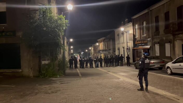 À Maubeuge, les policiers délogent les émeutiers