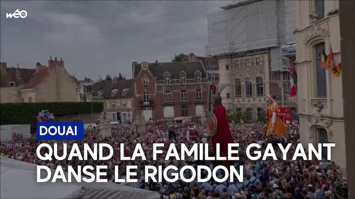 Fêtes de Gayant à Douai : la famille Gayant danse le rigodon