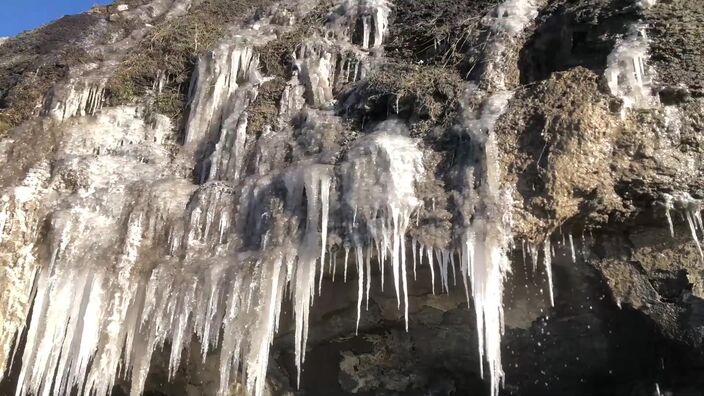 Impressionnantes stalactites au cran Poulet, à Audinghen