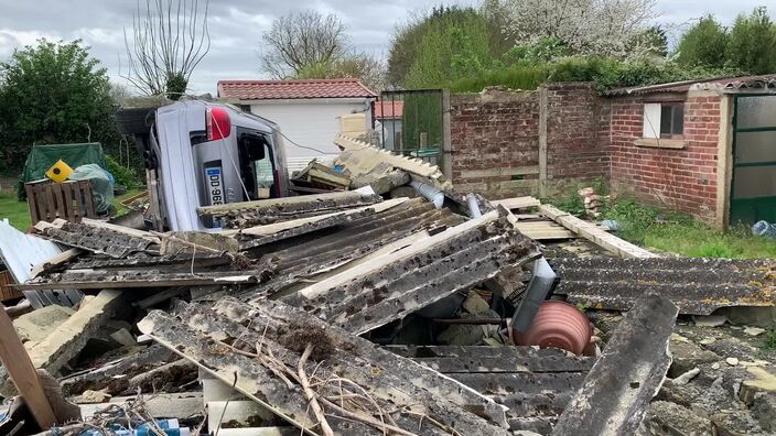 Blendecques : six mois après un accident, la voiture gît toujours dans son jardin