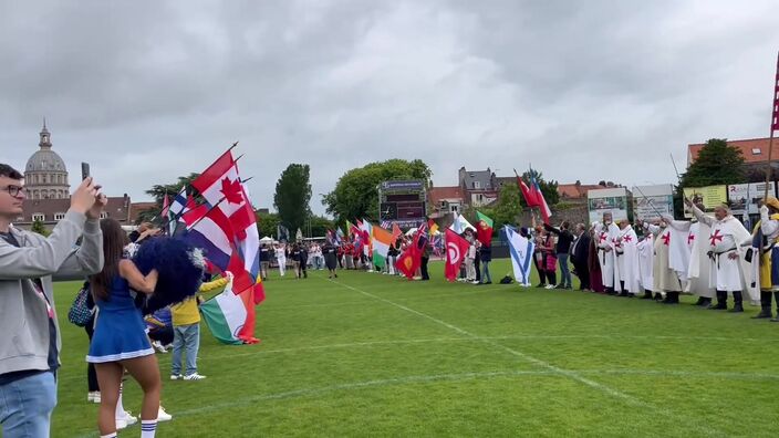 La flamme olympique est arrivée au stade de la Liberation à Boulogne-sur-Mer