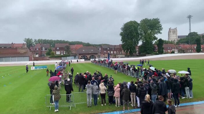 La flamme vient d’arriver au vélodrome de Saint-Omer