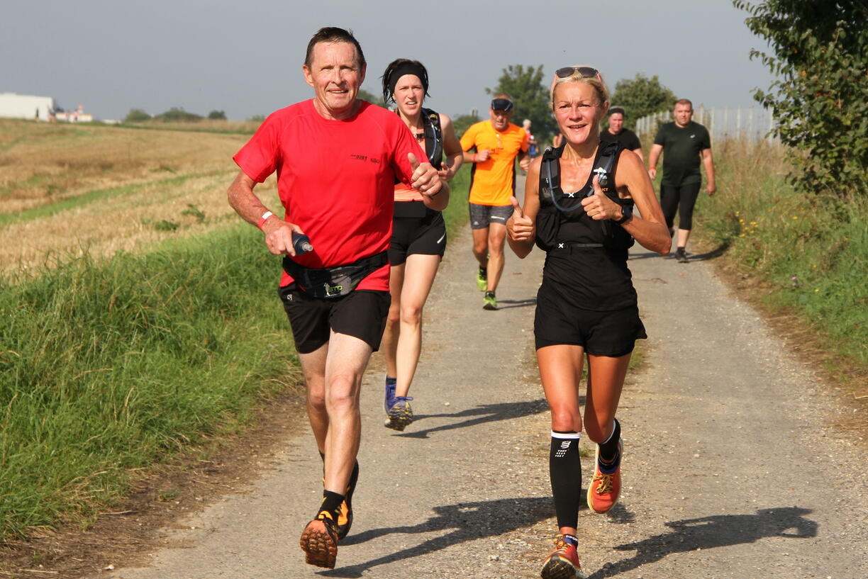 Photo de deux coureurs durant la 18ème édition de la Grande Vadrouille