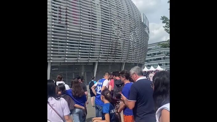 JO 2024 Basket : l’arrivée des supporters des Bleus au stade Pierre-Mauroy avant France - Bresil