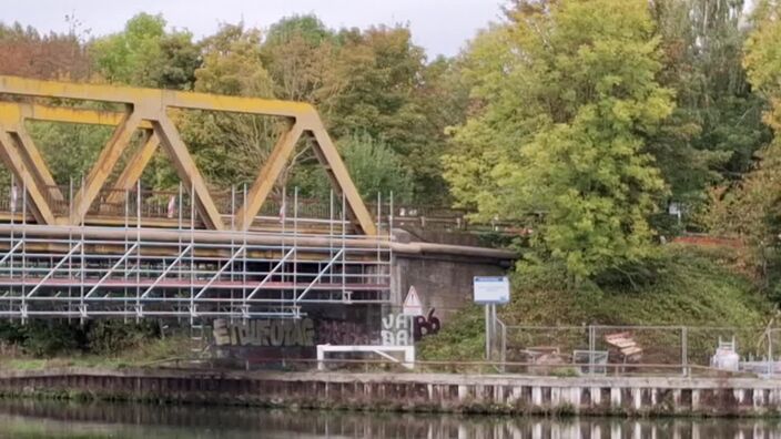 Travaux du pont du Molinel à Gœulzin : la circulation alternée sur la route… et sur l’eau